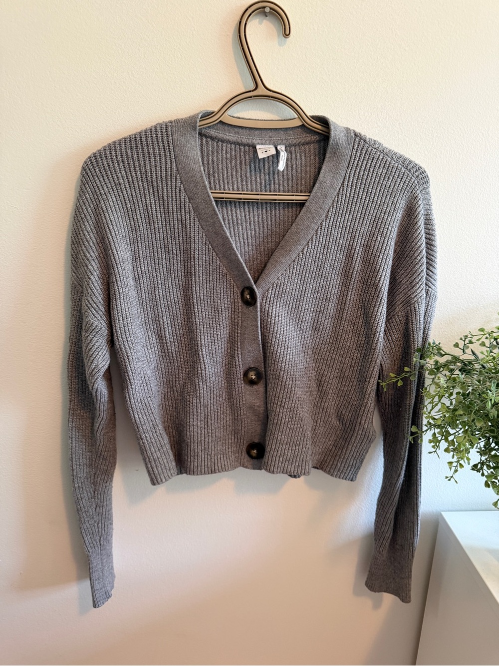 Twik/Simon’s Gray Ribbed Cropped Cardigan Sweater